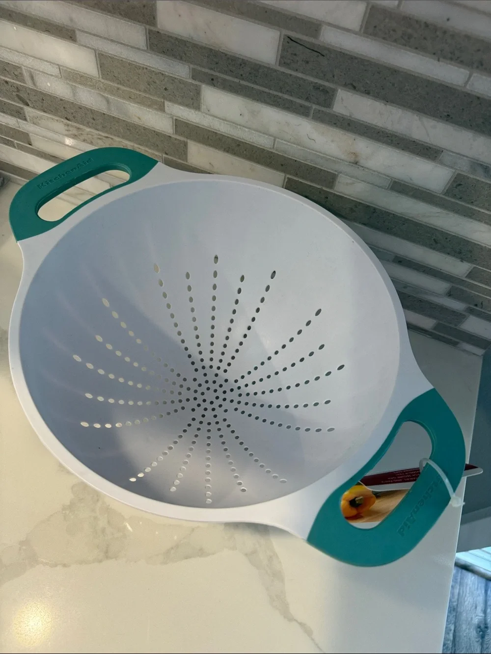 Kitchenaid 5 quart colander non slip new aqua white color plastic
